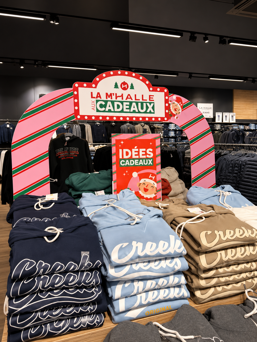 PLV — arche « La M'Halle aux Cadeaux » en magasin